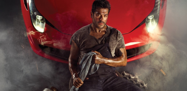 Burak Özçivit, “İstanbul’un En Güzel Kızı” ile Sahne Yolculuğunu Anadolu’dan Başlatıyor