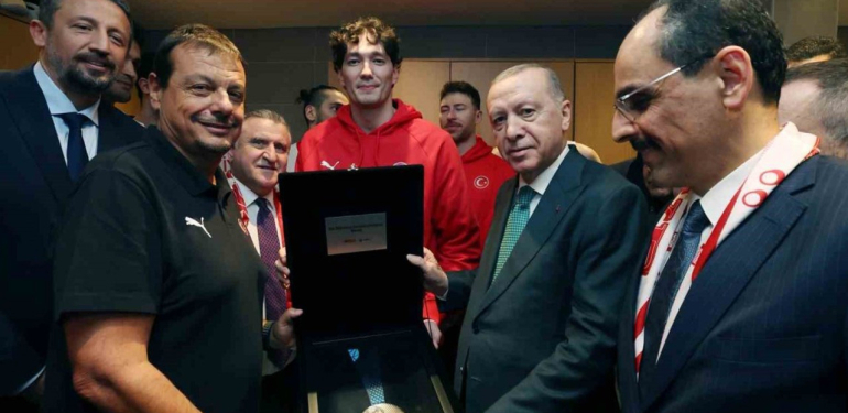 Erdoğan, A Milli Erkek Basketbol Takımı’nı tebrik etti