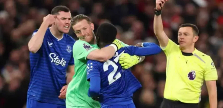 Takım arkadaşına tokat atan futbolcuya ağır fatura