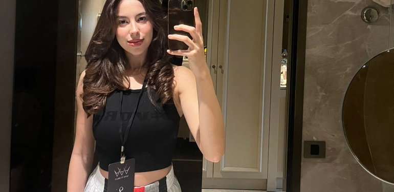 Mukadder Albaz: Psikoloji Temelli Bir Vizyonla Sunuculuk ve Modelliğe Açılan Bir Yol