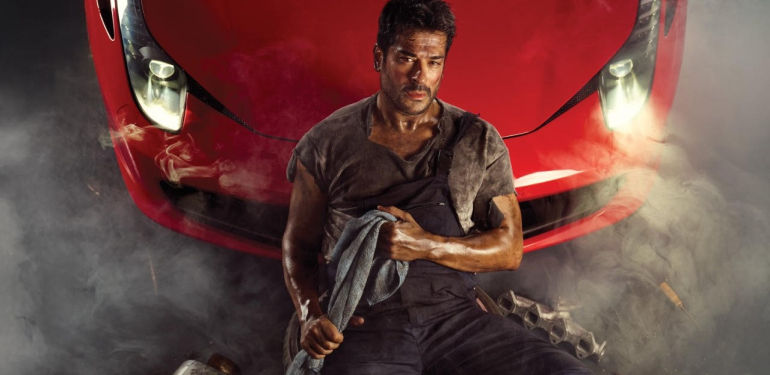 Burak Özçivit, “İstanbul’un En Güzel Kızı” ile Sahne Yolculuğunu Anadolu’dan Başlatıyor